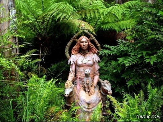 Shaping Trees in an Artistic Way