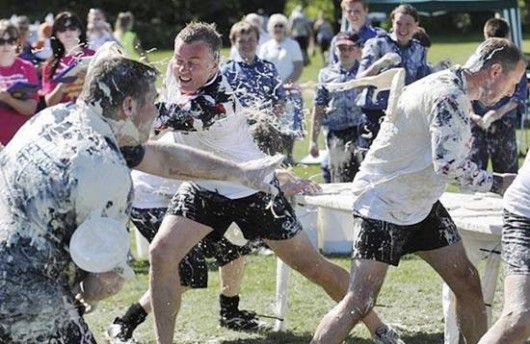 Crazy Battle of Cakes