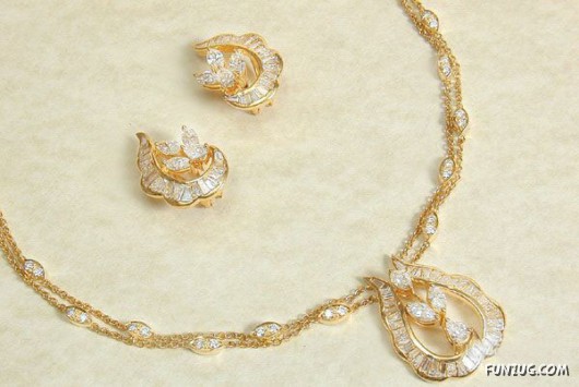 Awesome Diamond Necklaces for Women