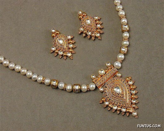 Awesome Diamond Necklaces for Women