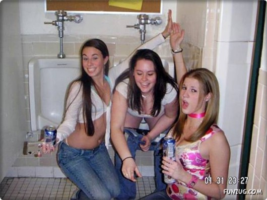 Fun in Mens Toilets