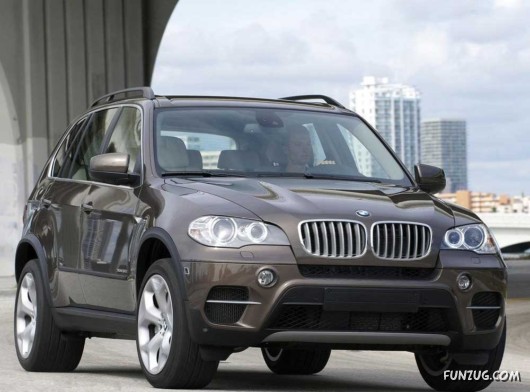 Click to Enlarge -  BMW X5 2011 Wallpapers