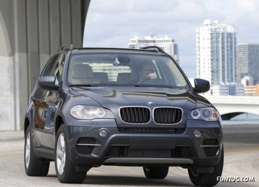 Click to Enlarge -  BMW X5 2011 Wallpapers