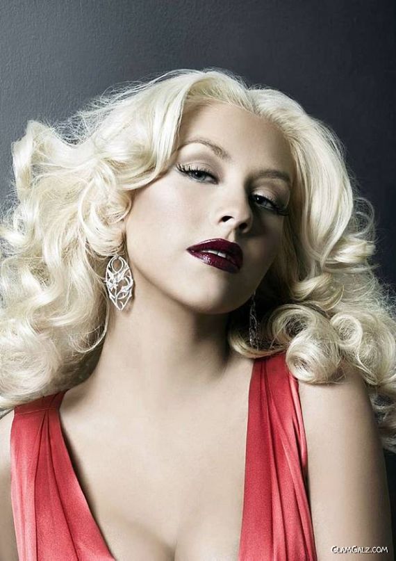 Gorgeous Christina Aguilera in Red Gown | GlamGalz.com