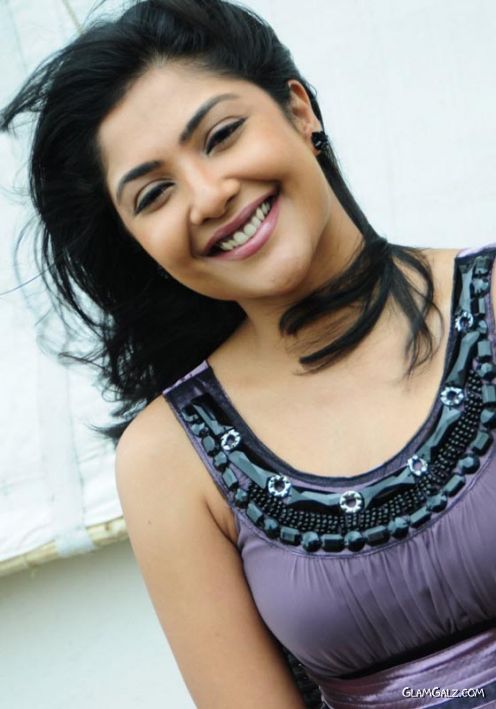 Bubbly Beauty Kamalinee Mukherjee