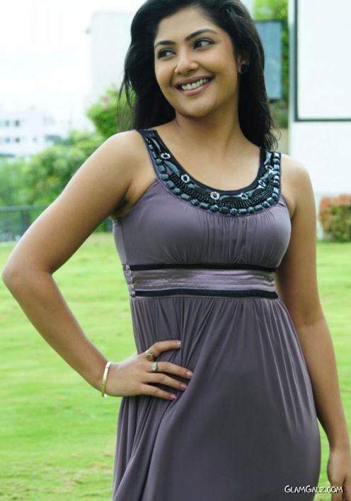 Bubbly Beauty Kamalinee Mukherjee