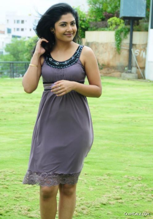 Bubbly Beauty Kamalinee Mukherjee