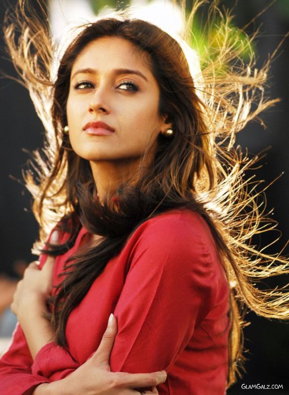 Lovely Stylish Ileana D'Cruz