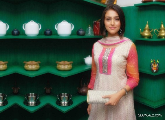 Click to Enlarge - Desi Beauty Aarti Chhabria Walls