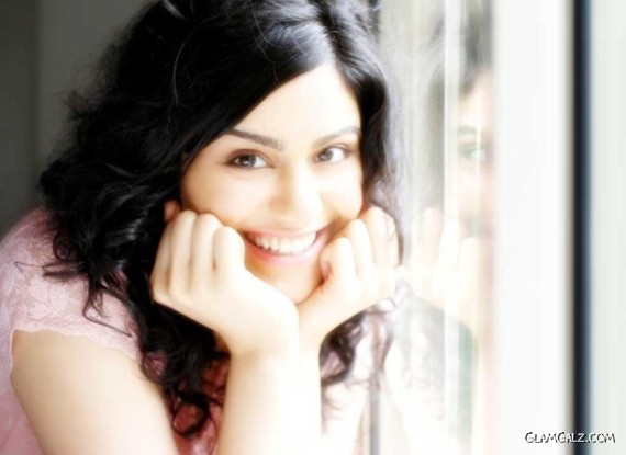 Click to Enlarge - Pretty Blue Eyed Adah Sharma Walls