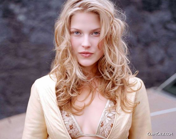 Click to Enlarge - Extremely Gorgeous Ali Larter