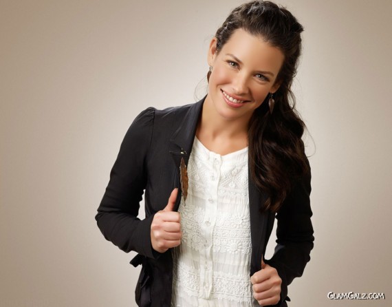 Click to Enlarge - Truly Gorgeous Evangeline Lilly
