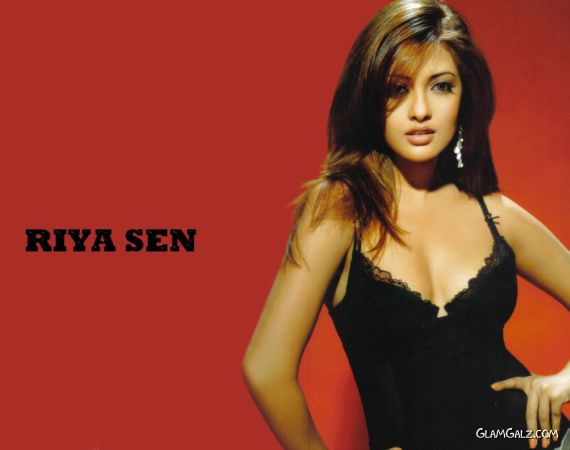 Click to Enlarge - Pretty Pretty Bollywood Beauty Riya Sen Wallpapers