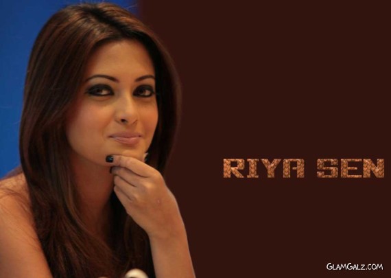 Click to Enlarge - Pretty Bollywood Beauty Riya Sen Wallpapers