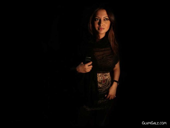 Click to Enlarge - Pretty Bollywood Beauty Riya Sen Wallpapers