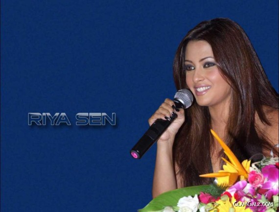 Click to Enlarge - Pretty Bollywood Beauty Riya Sen Wallpapers