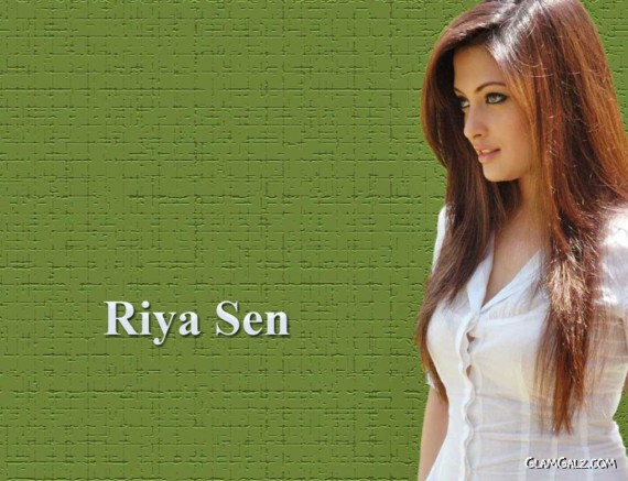 Click to Enlarge - Pretty Bollywood Beauty Riya Sen Wallpapers