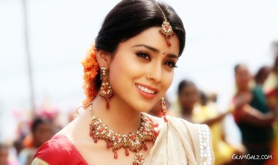 Click to Enlarge - Most Beautiful Wallpapers of Shriya Saran