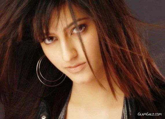 Click to Enlarge - Spicy Shruti Hassan Wallpapers