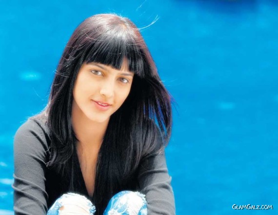 Click to Enlarge - Spicy Shruti Hassan Wallpapers