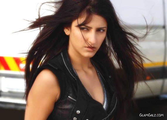 Click to Enlarge - Spicy Shruti Hassan Wallpapers
