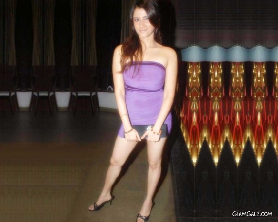 Click to Enlarge - Lovely Smiley Suri Wallpapers
