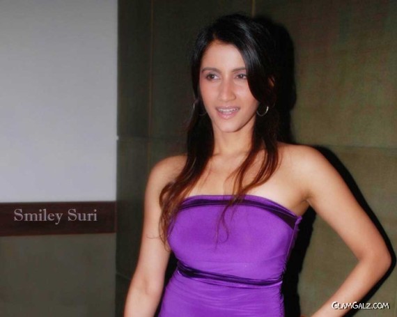 Click to Enlarge - Lovely Smiley Suri Wallpapers