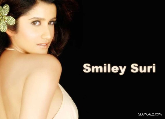 Click to Enlarge - Lovely Smiley Suri Wallpapers