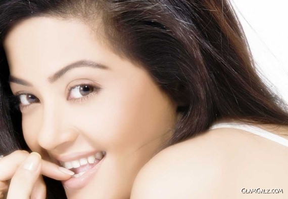 Click to Enlarge - Hot N Cute Surveen Chawla Walls