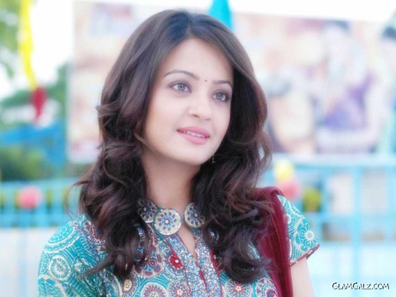 Click to Enlarge - Hot N Cute Surveen Chawla Walls