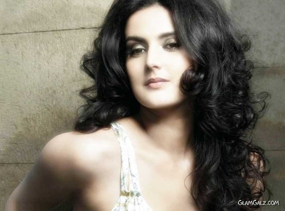 Click to Enlarge - Beautiful Tulip Joshi Wallpapers