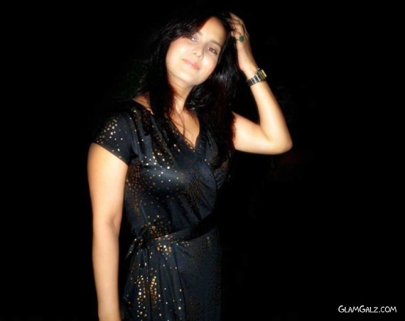 Click to Enlarge - Beautiful Tulip Joshi Wallpapers