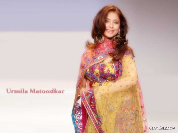 Click to Enlarge - Beautiful Urmila Matondkar Walls