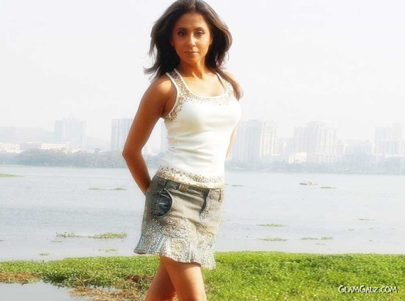 Click to Enlarge - Beautiful Urmila Matondkar Walls