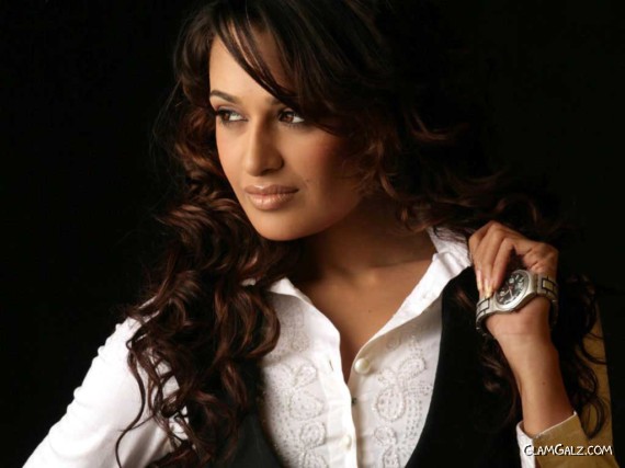 Click to Enlarge - Yuvika Choudhary Hot Wallpapers