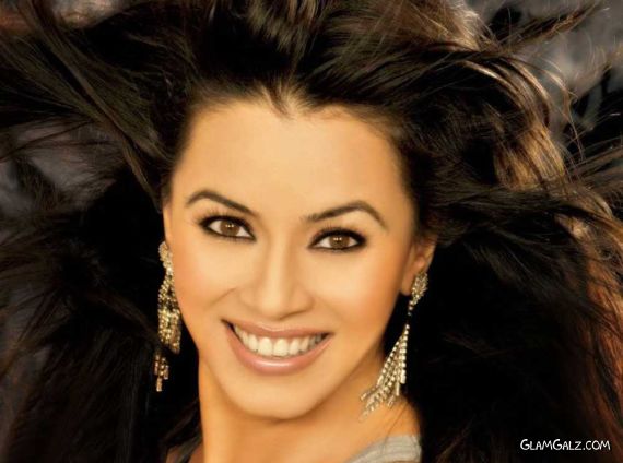 Click to Enlarge - Beautiful Mahima Chaudhry Wallpapers