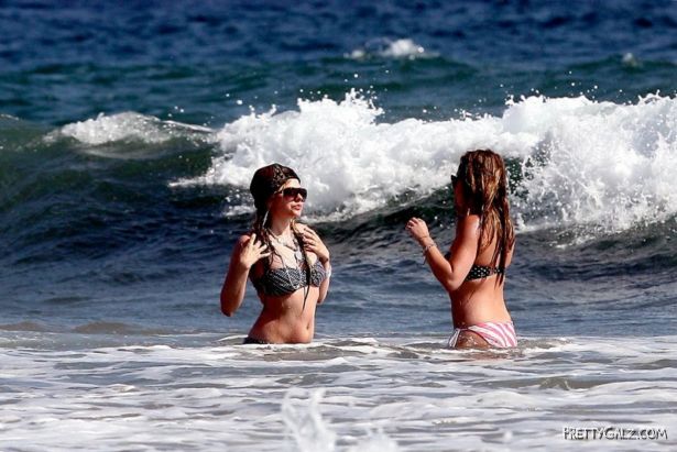 Avril Lavigne in Full Bikini Fun