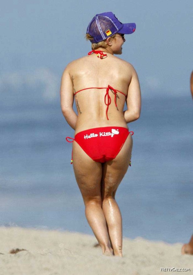 Hayden Panettiere Bikini Candids