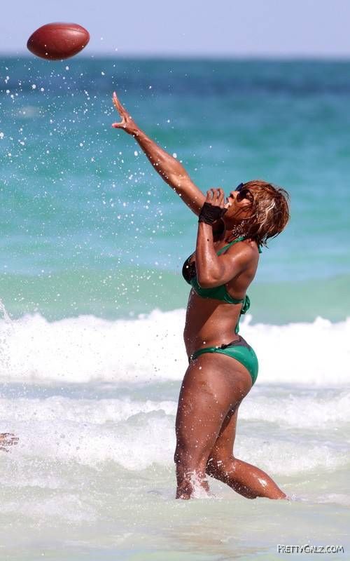 Serena Williams Bikini Shots