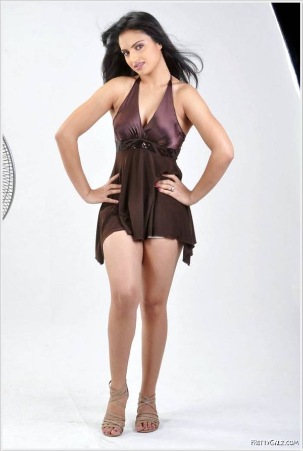 Charming Ritu Kaur Spicy Stills